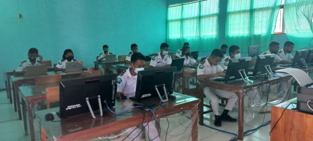 fasilitas lab komputer smk pelayaran kupang