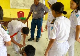 Tenaga pengajar praktisi fasilitas SMk Pelayaran Kupang